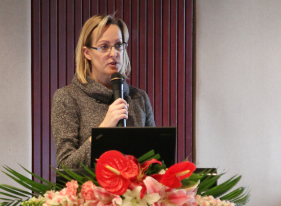 ˹Language Learning Publishingܼ Catherine WhitakerŮʿ